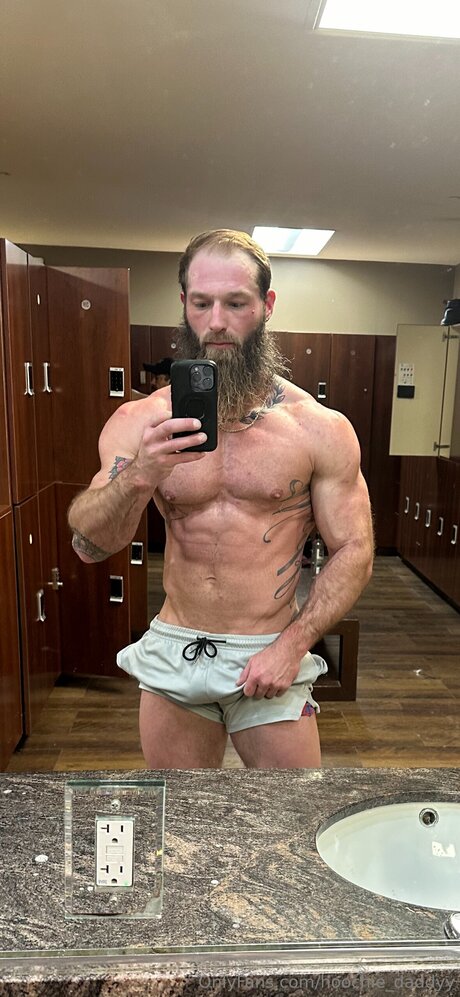 Hoochie Daddyy pornographic model picture