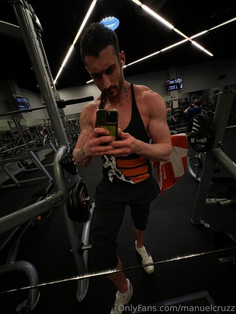 Manuelcruzz sexy actress image