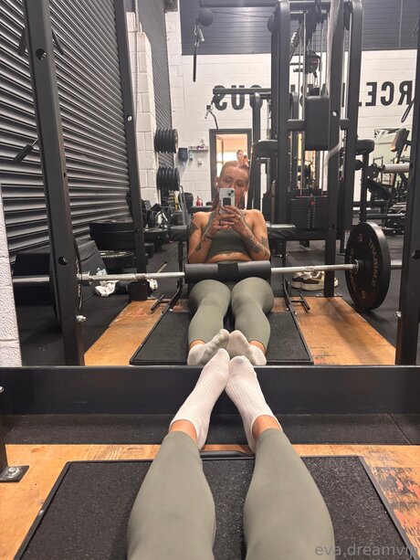 Eva Dreamvip model top pictures