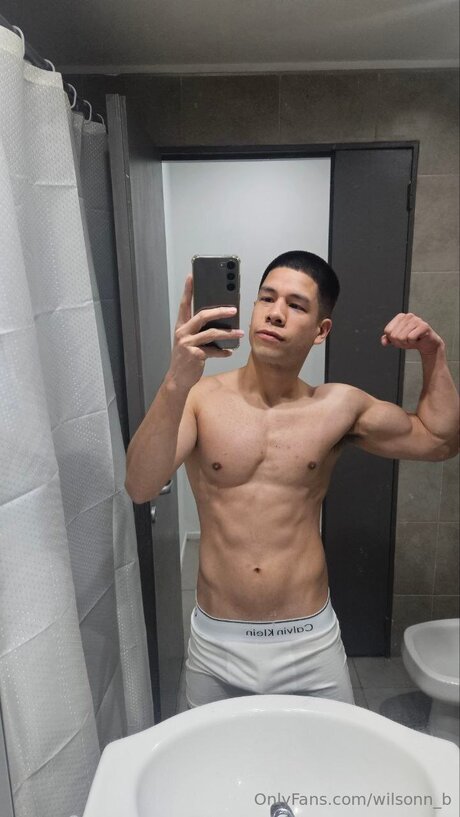 Wilsonn B nude model image