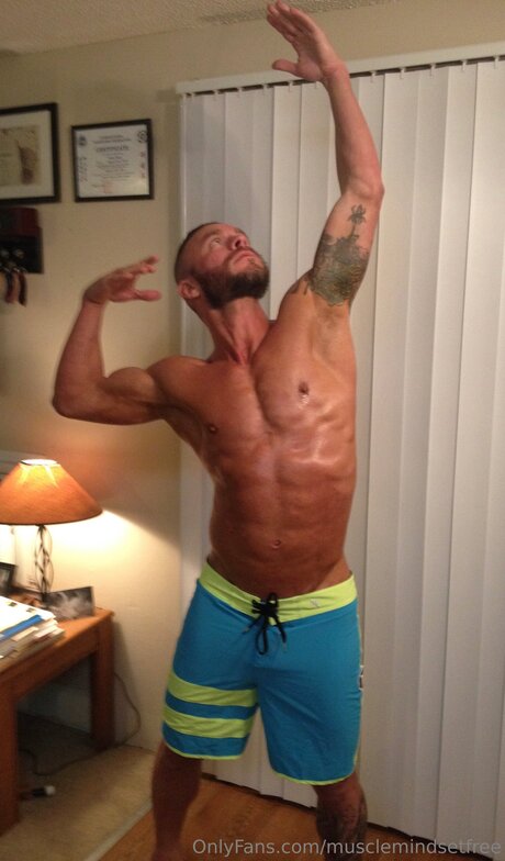 Musclemindsetfree hot model photo