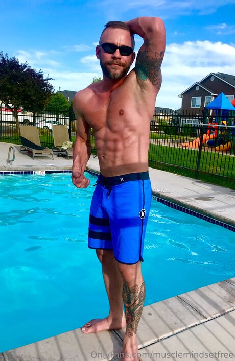 Musclemindsetfree sexy model img