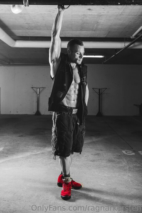 Ragnarkersten nudes actress pics