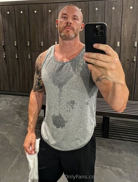 Anonymous D model hot picture