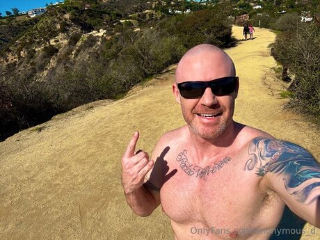 Anonymous D top actress picture