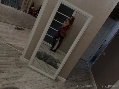 Lyly Peach pornographic star archive