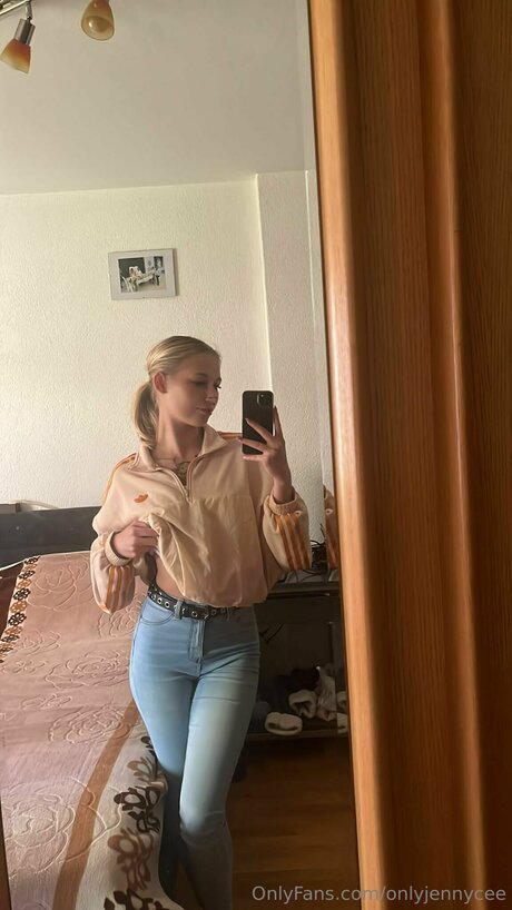 Onlyjennycee high quality pornstar photos