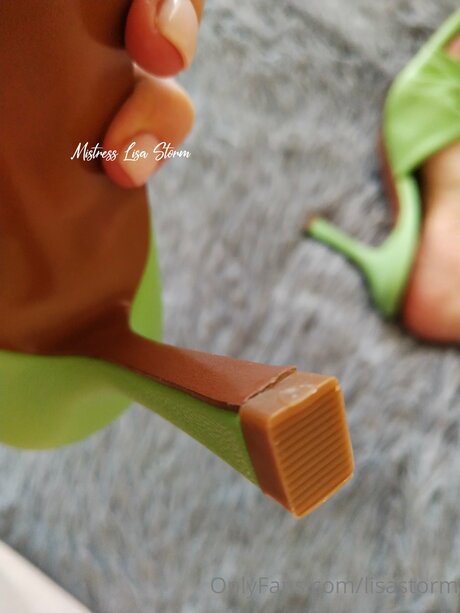 Lisastorm nude model gallery