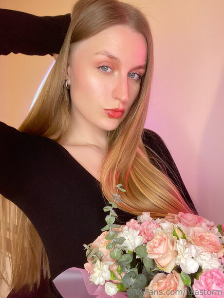 Lisastorm naked model images