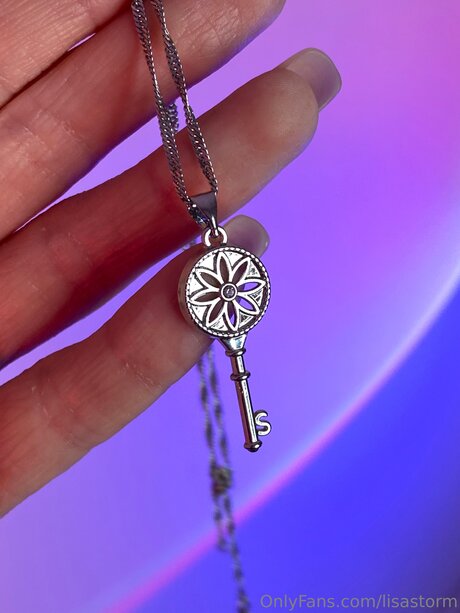 Lisastorm star naked pic