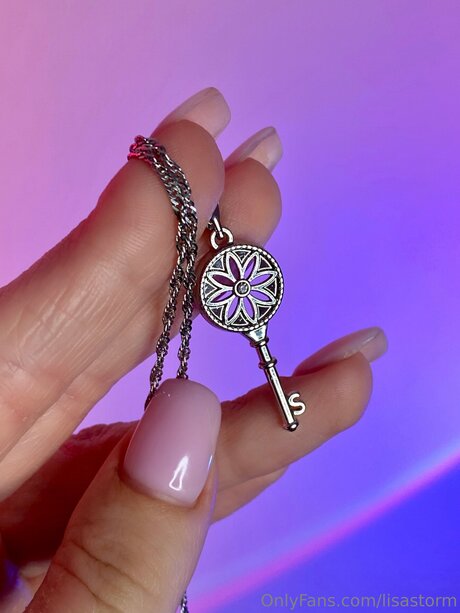 Lisastorm hot star images