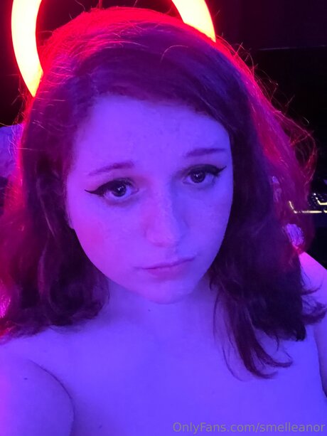 Smelleanor model beautiful img