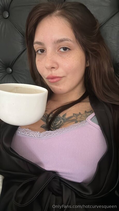 Hotcurvesqueen model nude picture