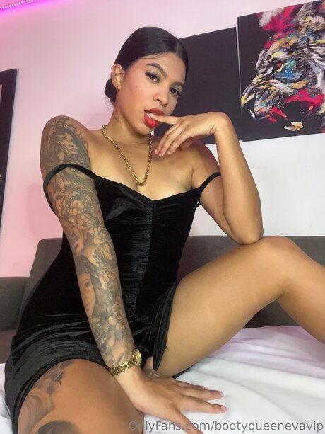 Bootyqueenevavip model nude photo
