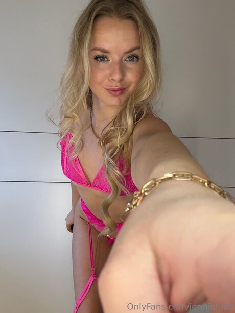 Jennibluee nice pornstar image