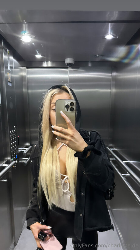 Charlotte De star naked photo