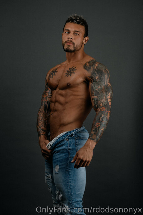 Rdodsononyx pornstar erotic image