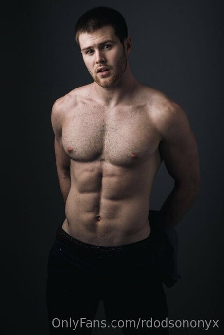 Rdodsononyx model naked pics