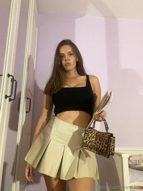 Eva Lee hot star photo