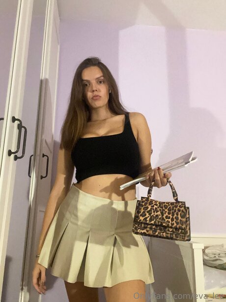 Eva Lee model free img