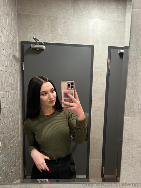 Tinylia model porn photo