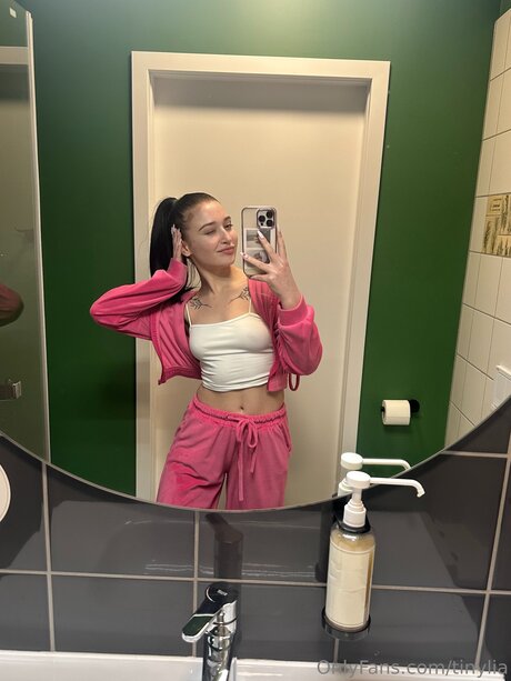 Tinylia star hot images