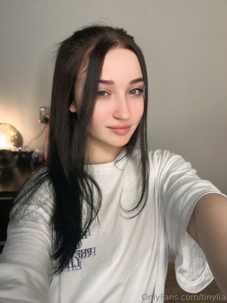 Tinylia naked model pics