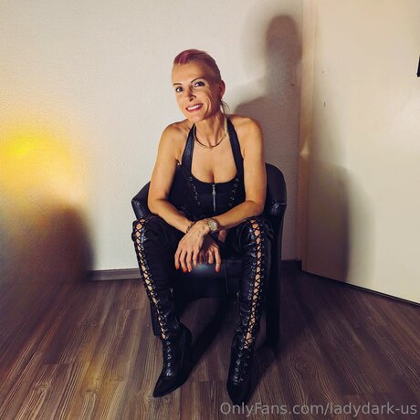 Ladydark Us model top pictures