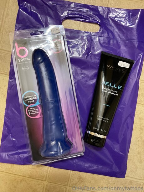 Onmytattoos model sexy pic