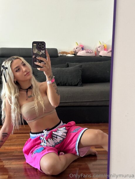 Emylee01 star nude pic