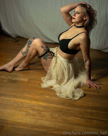 Miz Hell art actress image