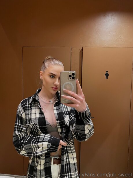 Juli Sweet naked pornstar pics