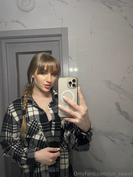 Juli Sweet star exclusive image