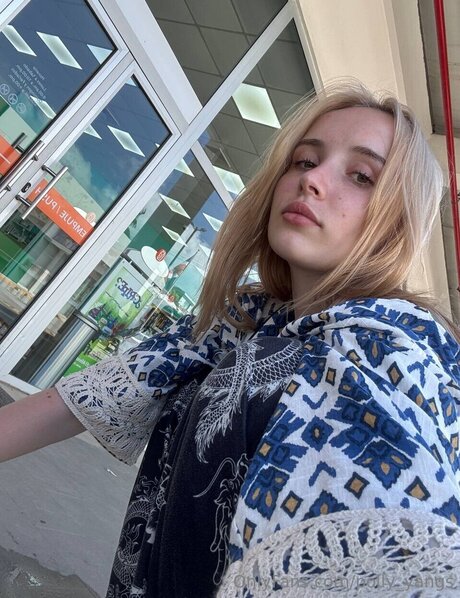 Polly Yangs porn model img