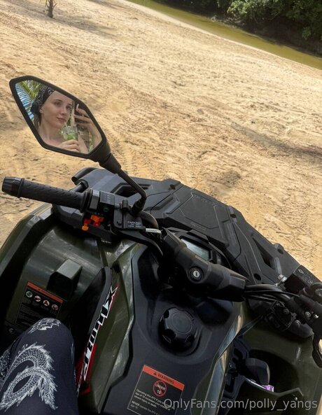 Polly Yangs model hot photos