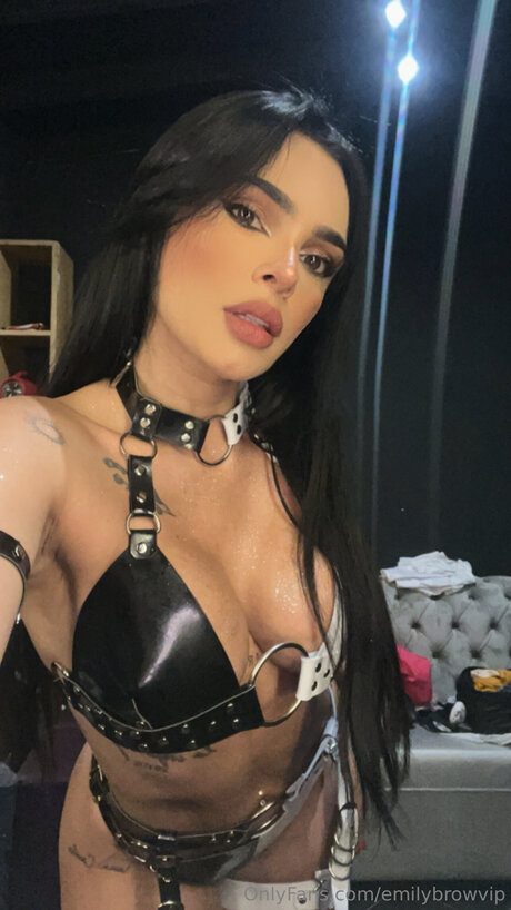 Emilybrowvip model hot gallery