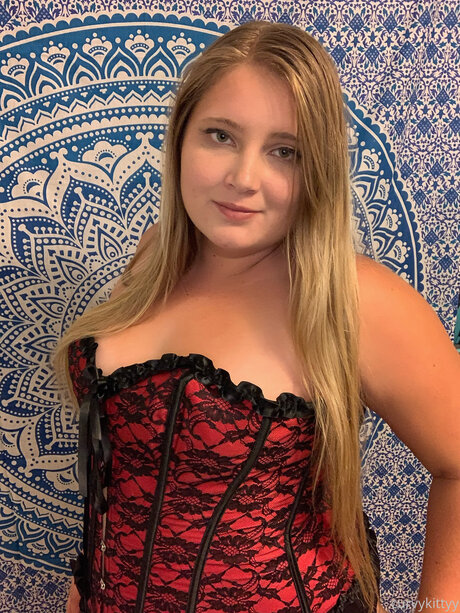 Curvykittyy nudes actress pics