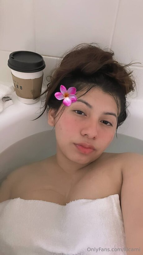 Lilcami model nude images