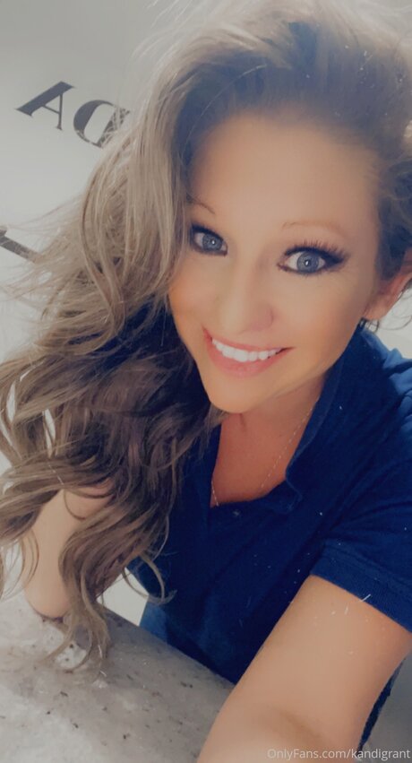 Kandigrant sexy model img