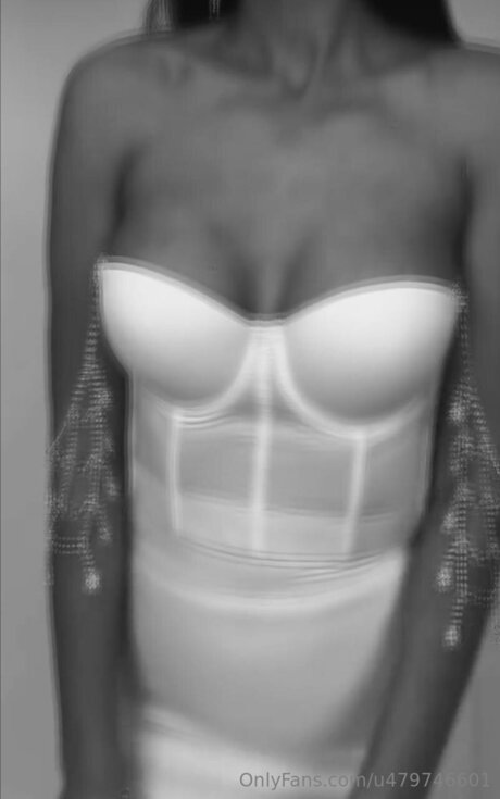 U479746601 pornstar exclusive photo