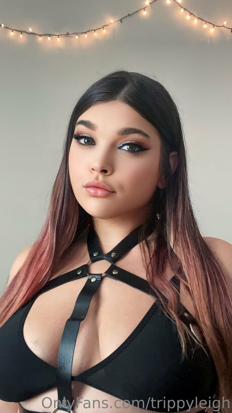 Trippyleigh model high quality image