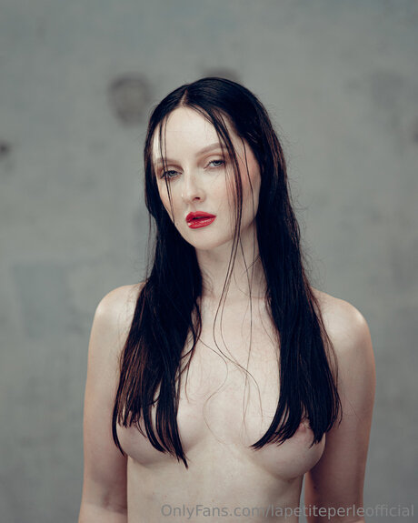 Lapetiteperleofficial pornstar erotic photo