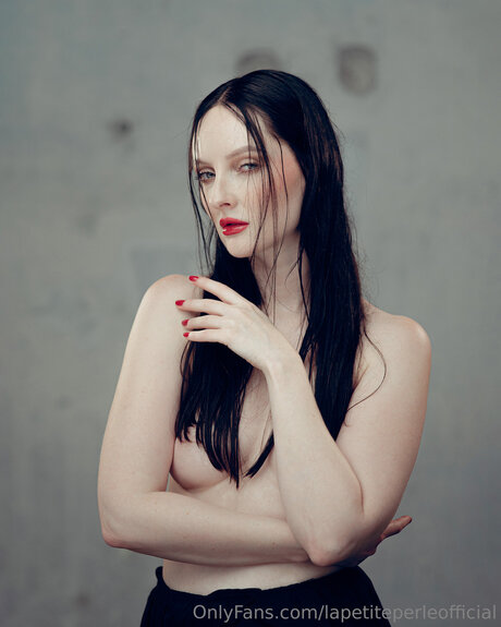 Lapetiteperleofficial pornstar naked gallery