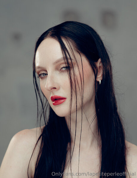Lapetiteperleofficial star sex photos