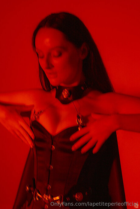 Lapetiteperleofficial model nude pics