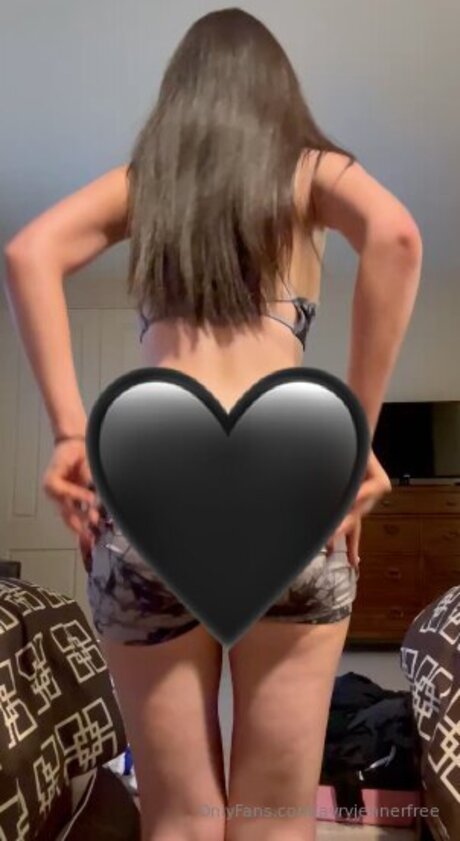 Avryjennerfree star erotic picture