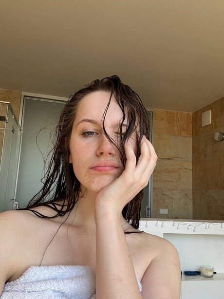 Inlikoris model hot img