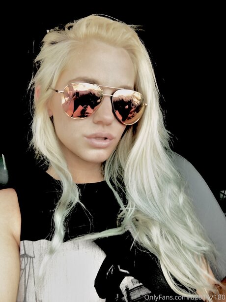 U28167180 perfect actress pic