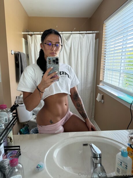 Livvvvvk erotic model images