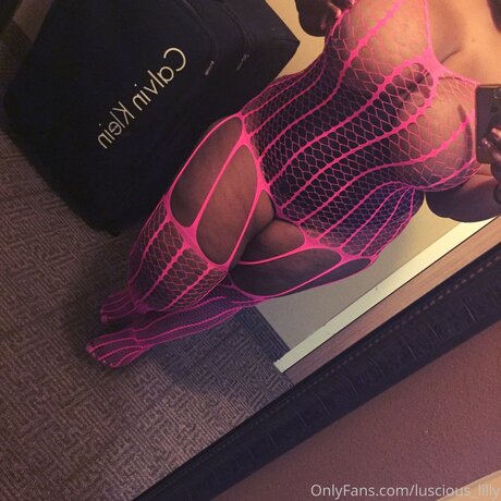 Luscious Lilly pornstar top img